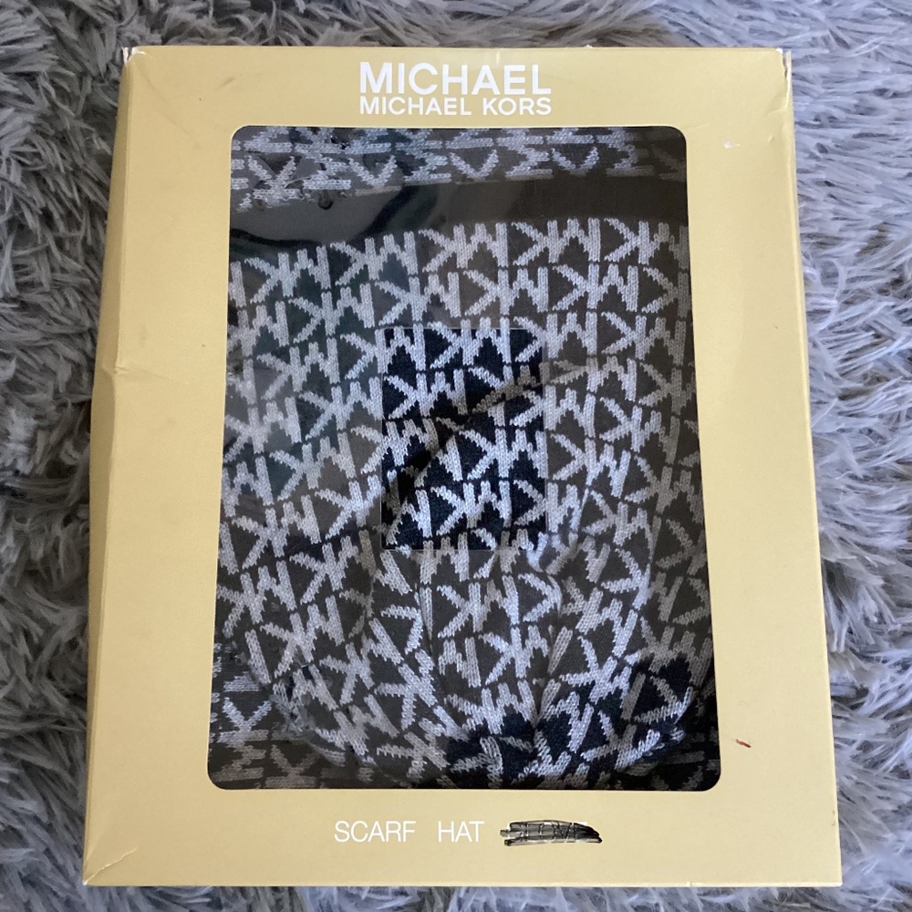 Michael Kors Signature Logo Black and White Scarf and Hat New in Box
